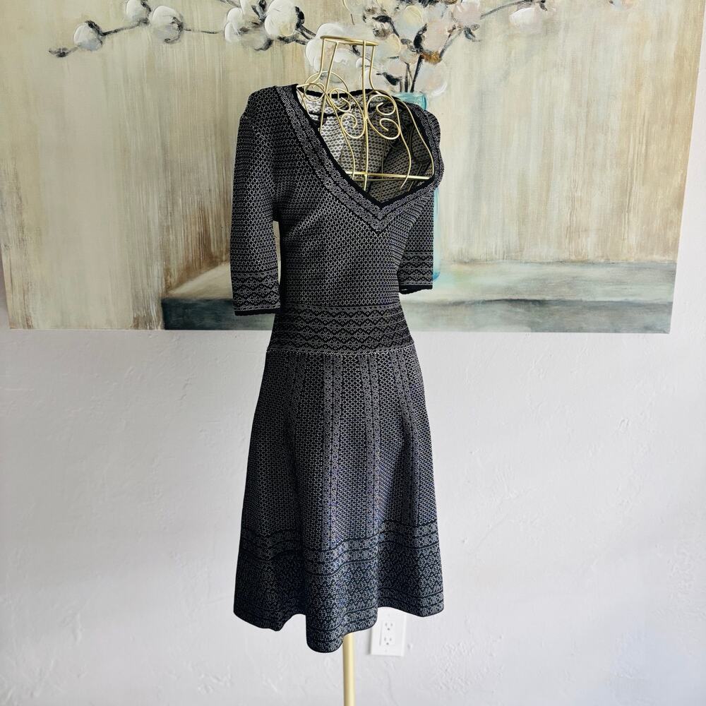 BCBGMAXAZRIA Bettina NWT Size M Black White Geometric Knit Fit Flare Dress